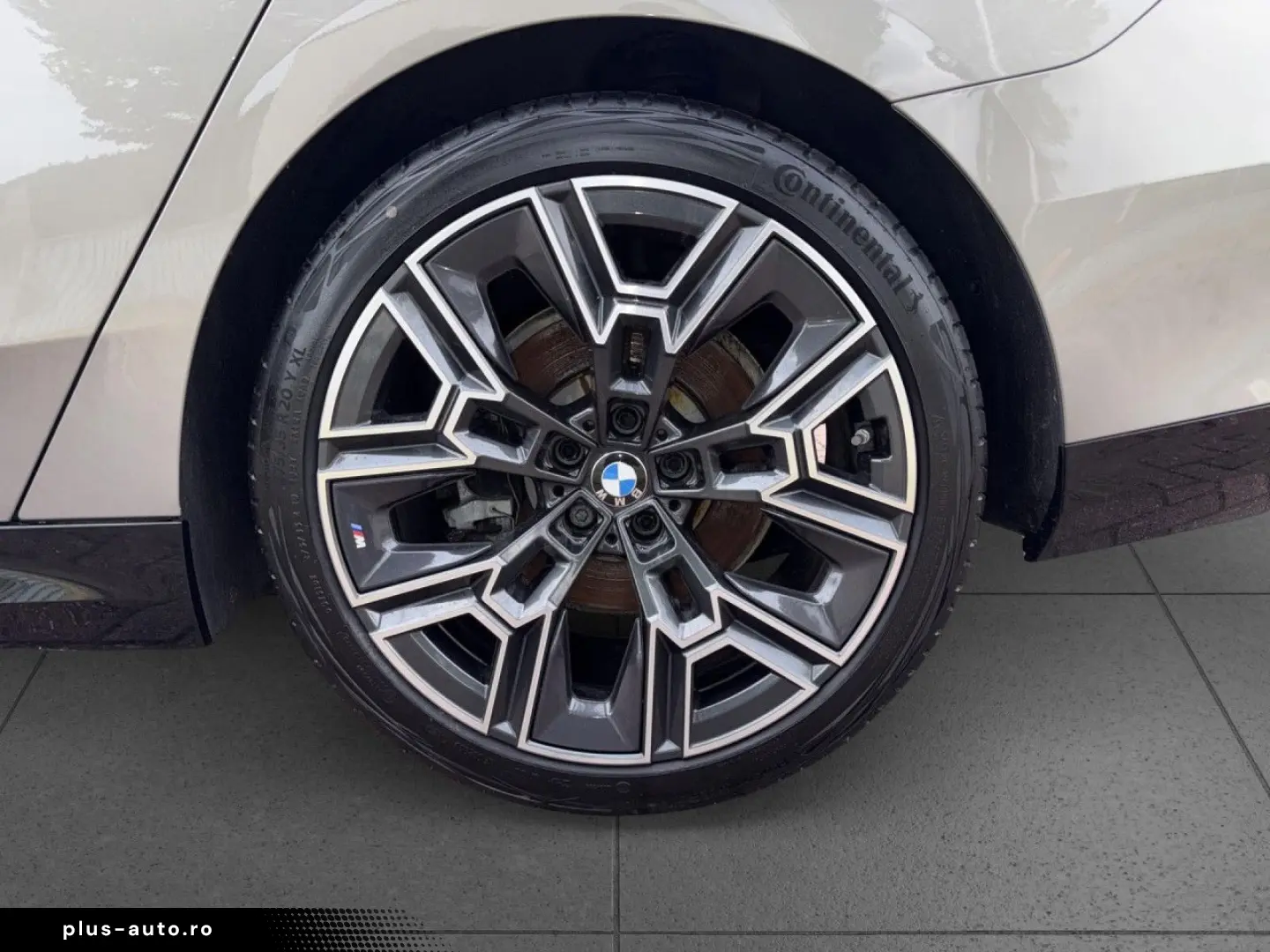 BMW 520iA M SPORT LivePro Pano AHK Lea.o.Anz.455 -