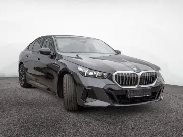 BMW 530e M-Sport PANO HUD 360 KAM HK