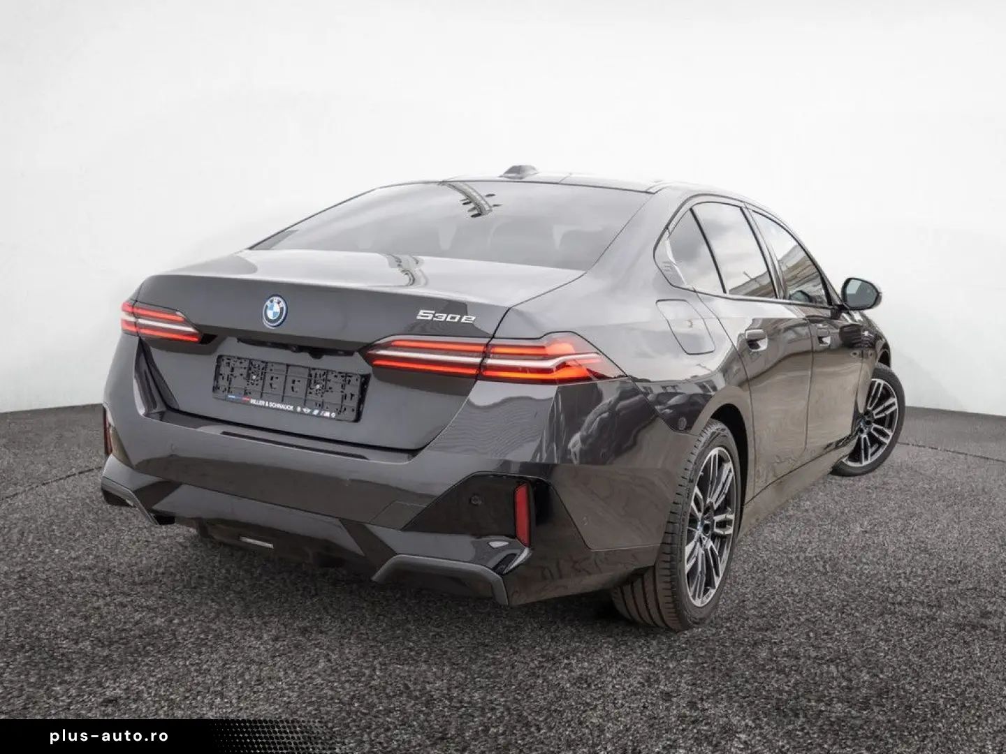 BMW 530e M-Sport PANO HUD 360 KAM HK