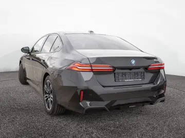 BMW 530e M-Sport PANO HUD 360 KAM HK