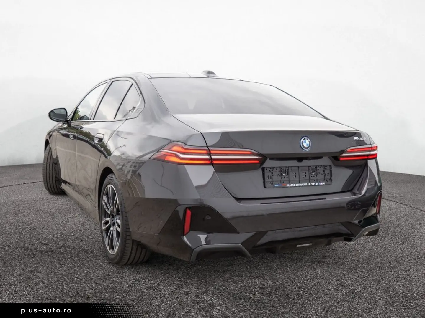 BMW 530e M-Sport PANO HUD 360 KAM HK