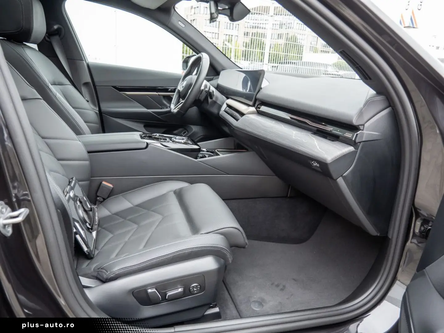 BMW 530e M-Sport PANO HUD 360 KAM HK