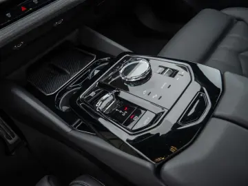 BMW 530e M-Sport PANO HUD 360 KAM HK