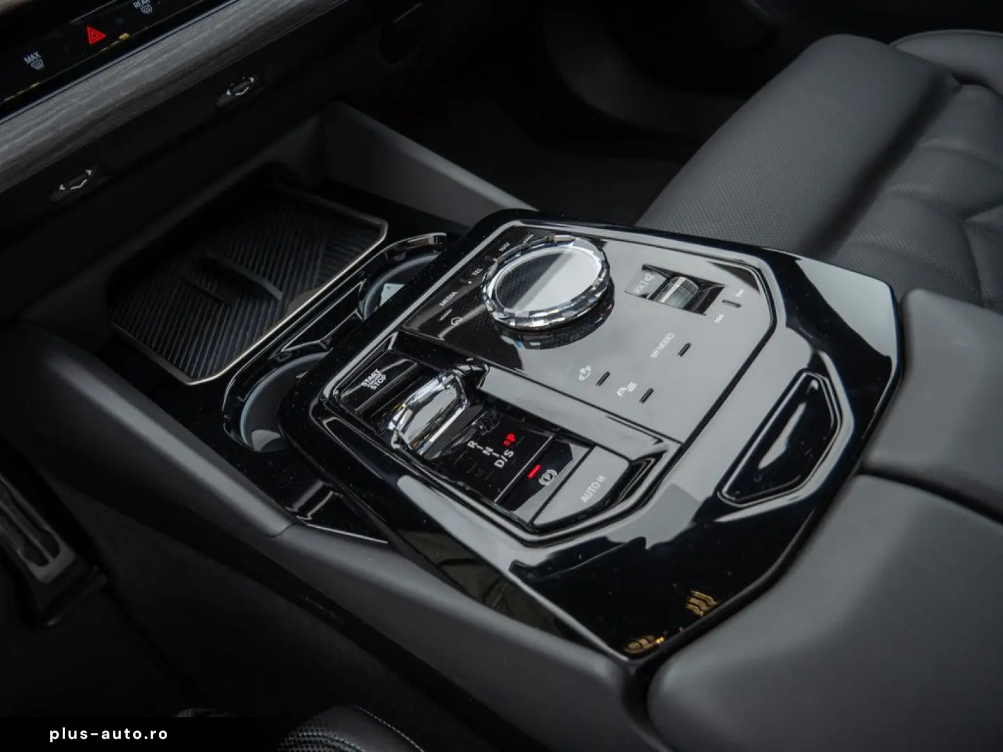 BMW 530e M-Sport PANO HUD 360 KAM HK