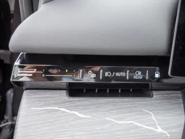 BMW 530e M-Sport PANO HUD 360 KAM HK