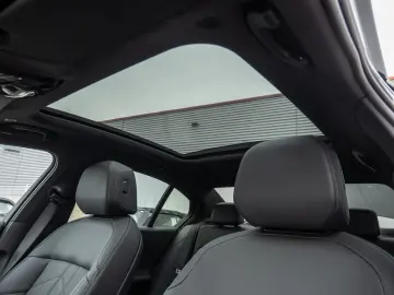 BMW 530e M-Sport PANO HUD 360 KAM HK