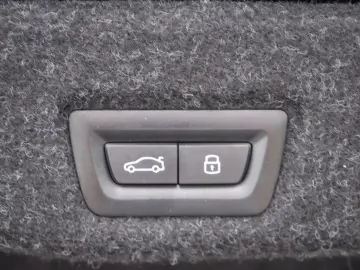 BMW 530e M-Sport PANO HUD 360 KAM HK