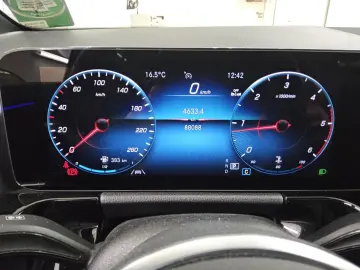 MERCEDES-BENZ GLA 200 d Progressive T-Leder LED MBUX