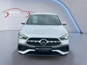 MERCEDES-BENZ GLA 200 d. AMG-line