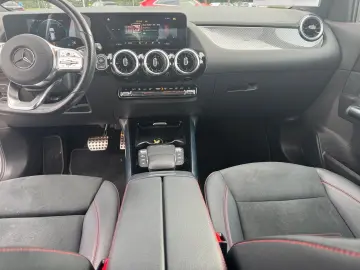 MERCEDES-BENZ GLA 200 d. AMG-line
