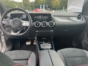 MERCEDES-BENZ GLA 200 d. AMG-line