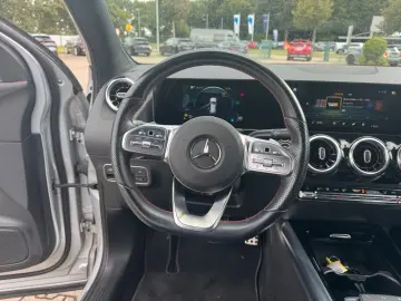 MERCEDES-BENZ GLA 200 d. AMG-line