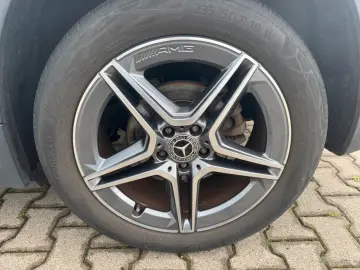 MERCEDES-BENZ GLA 200 d. AMG-line