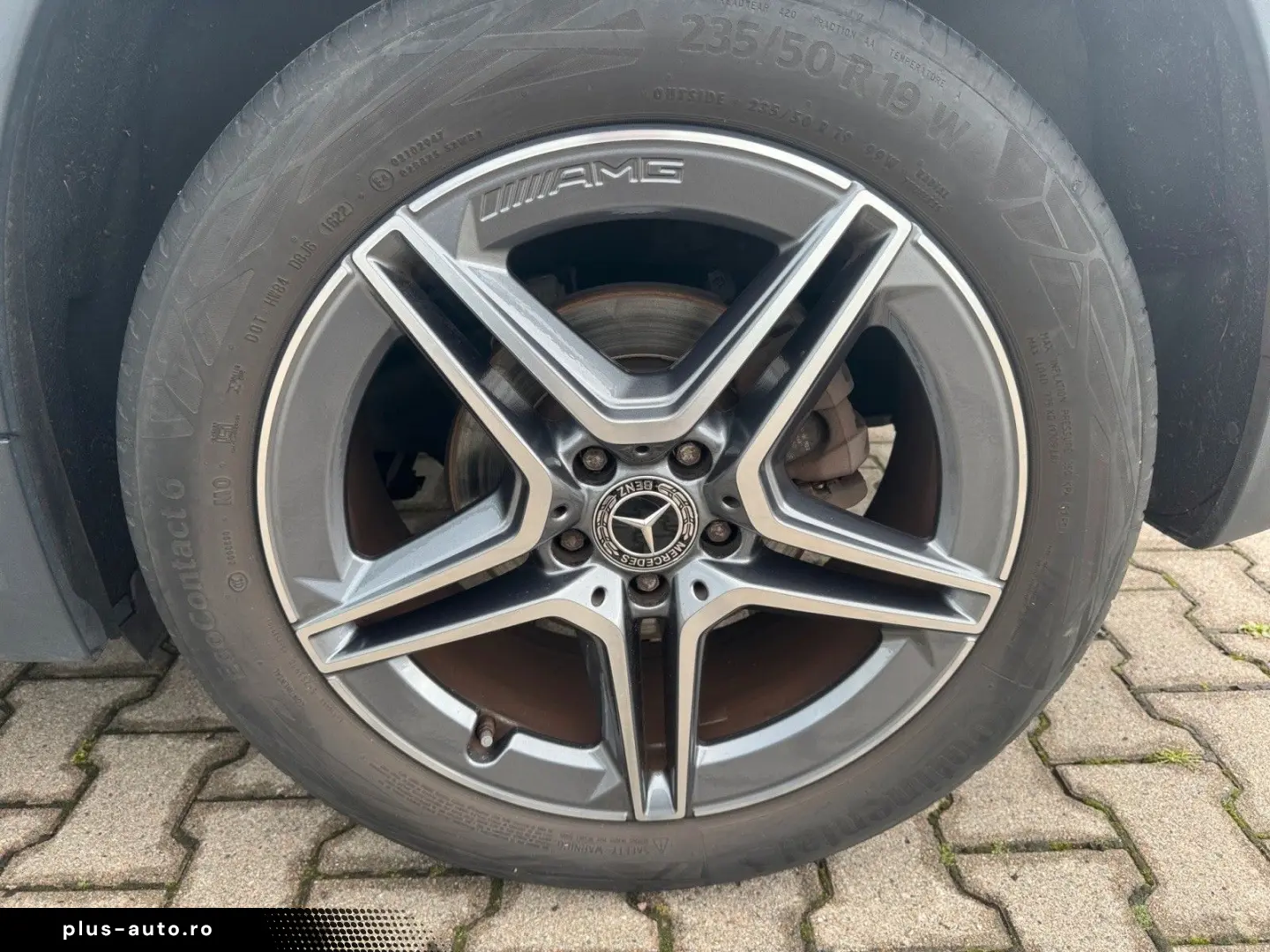 MERCEDES-BENZ GLA 200 d. AMG-line