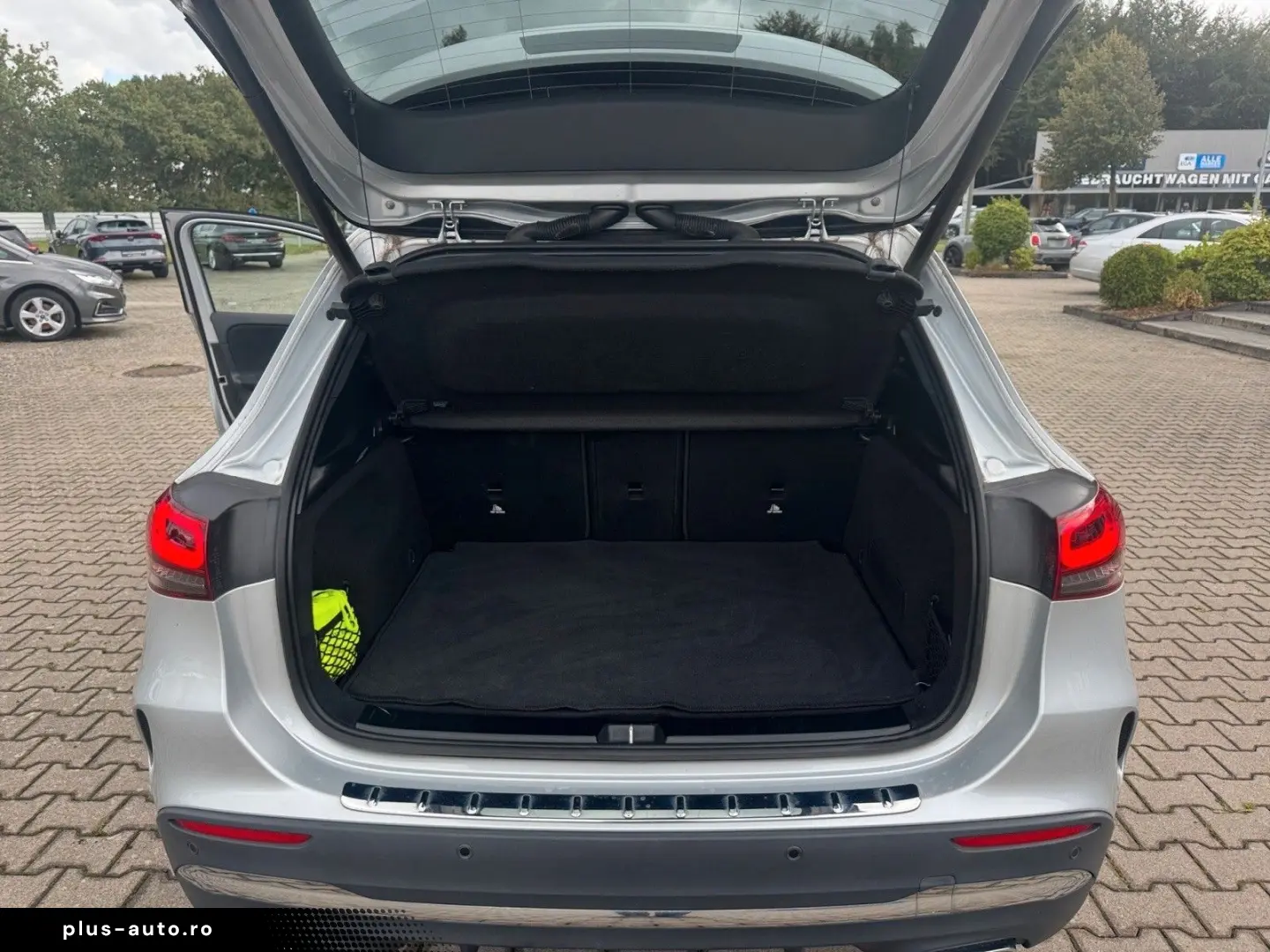 MERCEDES-BENZ GLA 200 d. AMG-line