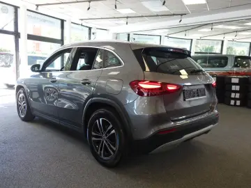 MERCEDES-BENZ GLA 180d  LED Navi Premium