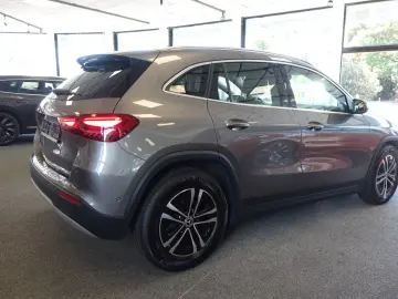 MERCEDES-BENZ GLA 180d  LED Navi Premium