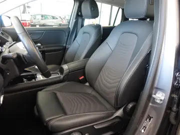 MERCEDES-BENZ GLA 180d  LED Navi Premium