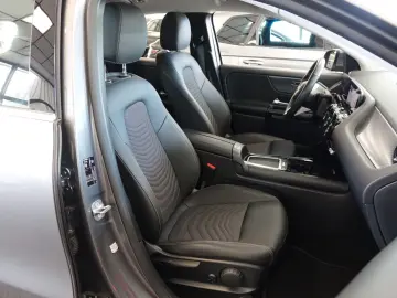 MERCEDES-BENZ GLA 180d  LED Navi Premium