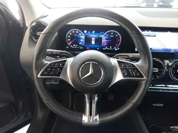 MERCEDES-BENZ GLA 180d  LED Navi Premium