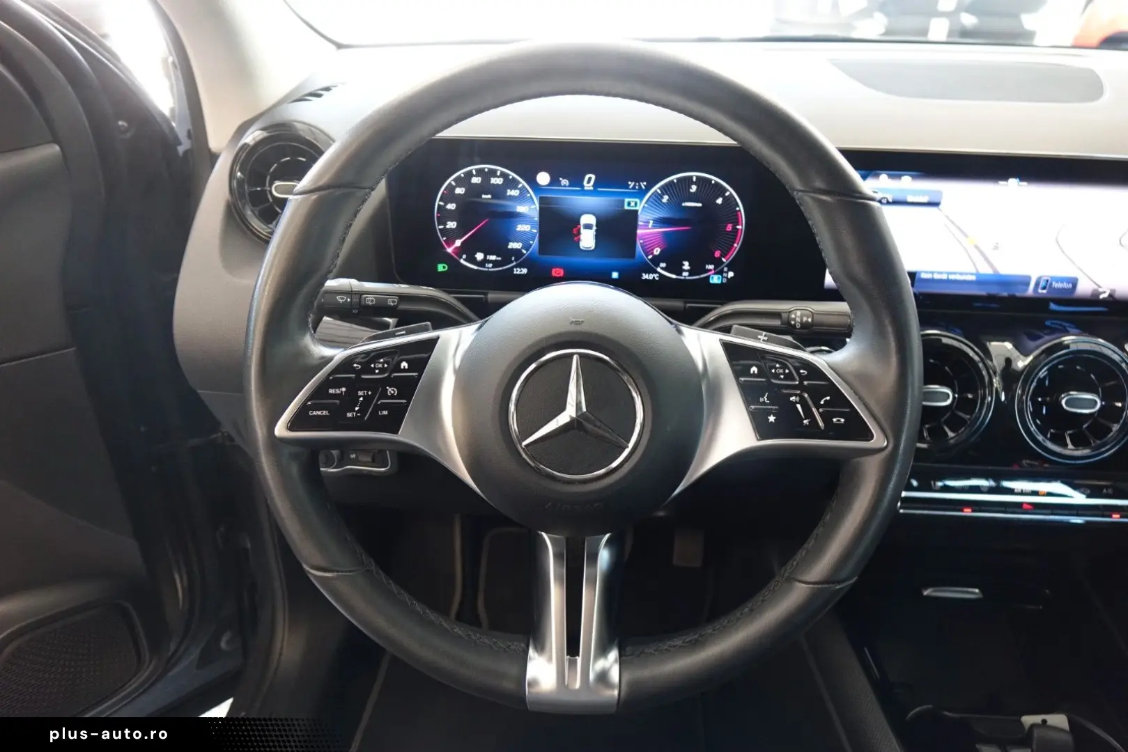 MERCEDES-BENZ GLA 180d  LED Navi Premium