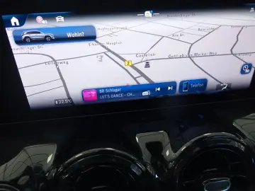 MERCEDES-BENZ GLA 180d  LED Navi Premium