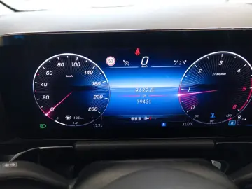 MERCEDES-BENZ GLA 180d  LED Navi Premium