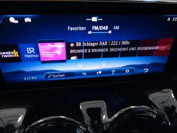 MERCEDES-BENZ GLA 180d  LED Navi Premium