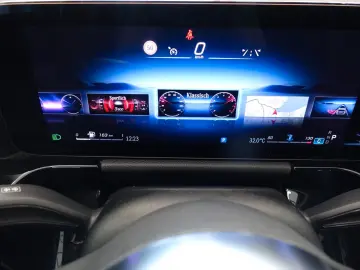 MERCEDES-BENZ GLA 180d  LED Navi Premium