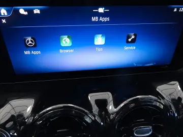 MERCEDES-BENZ GLA 180d  LED Navi Premium