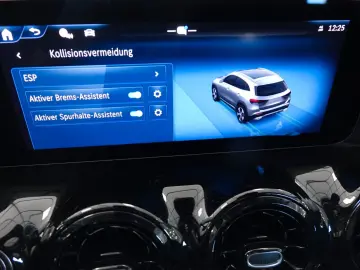 MERCEDES-BENZ GLA 180d  LED Navi Premium