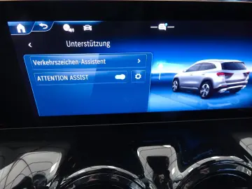MERCEDES-BENZ GLA 180d  LED Navi Premium