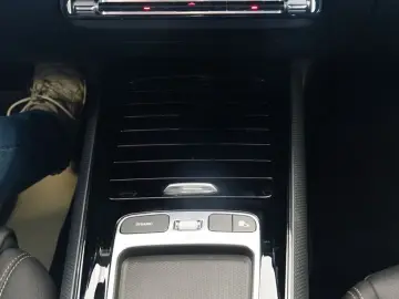 MERCEDES-BENZ GLA 180d  LED Navi Premium