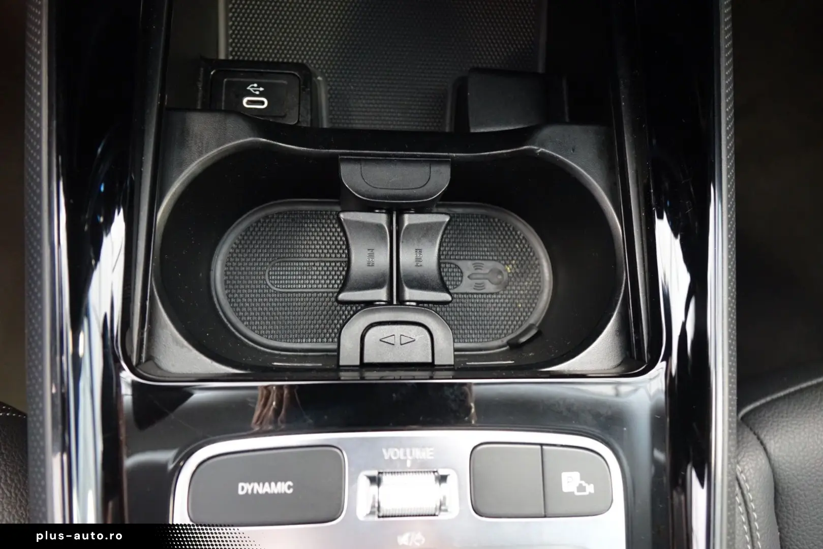 MERCEDES-BENZ GLA 180d  LED Navi Premium