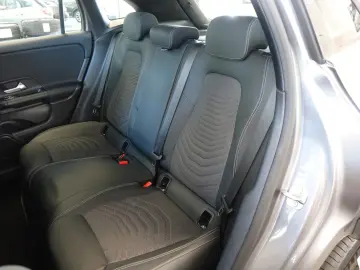 MERCEDES-BENZ GLA 180d  LED Navi Premium