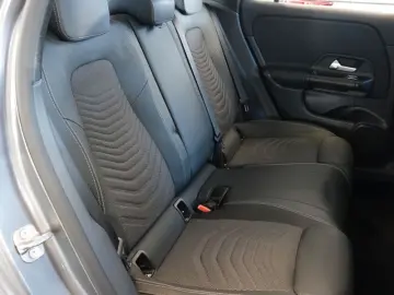 MERCEDES-BENZ GLA 180d  LED Navi Premium