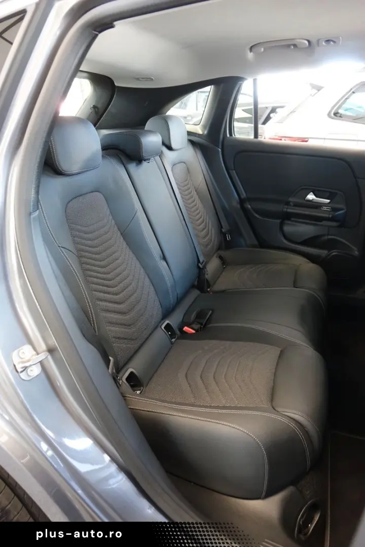 MERCEDES-BENZ GLA 180d  LED Navi Premium