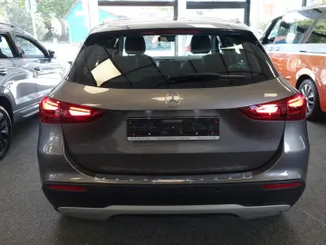 MERCEDES-BENZ GLA 180d  LED Navi Premium
