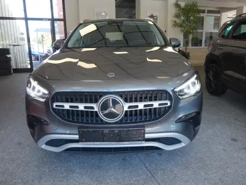 MERCEDES-BENZ GLA 180d  LED Navi Premium