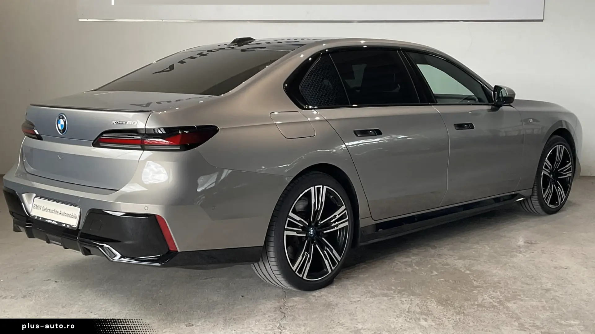 BMW i7 xDrive60  Autom Doors  Bowers&Wilkins   TV