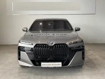 BMW i7 xDrive60  Autom Doors  Bowers&Wilkins   TV