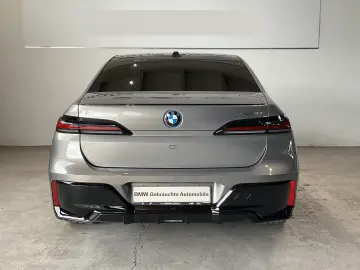 BMW i7 xDrive60  Autom Doors  Bowers&Wilkins   TV