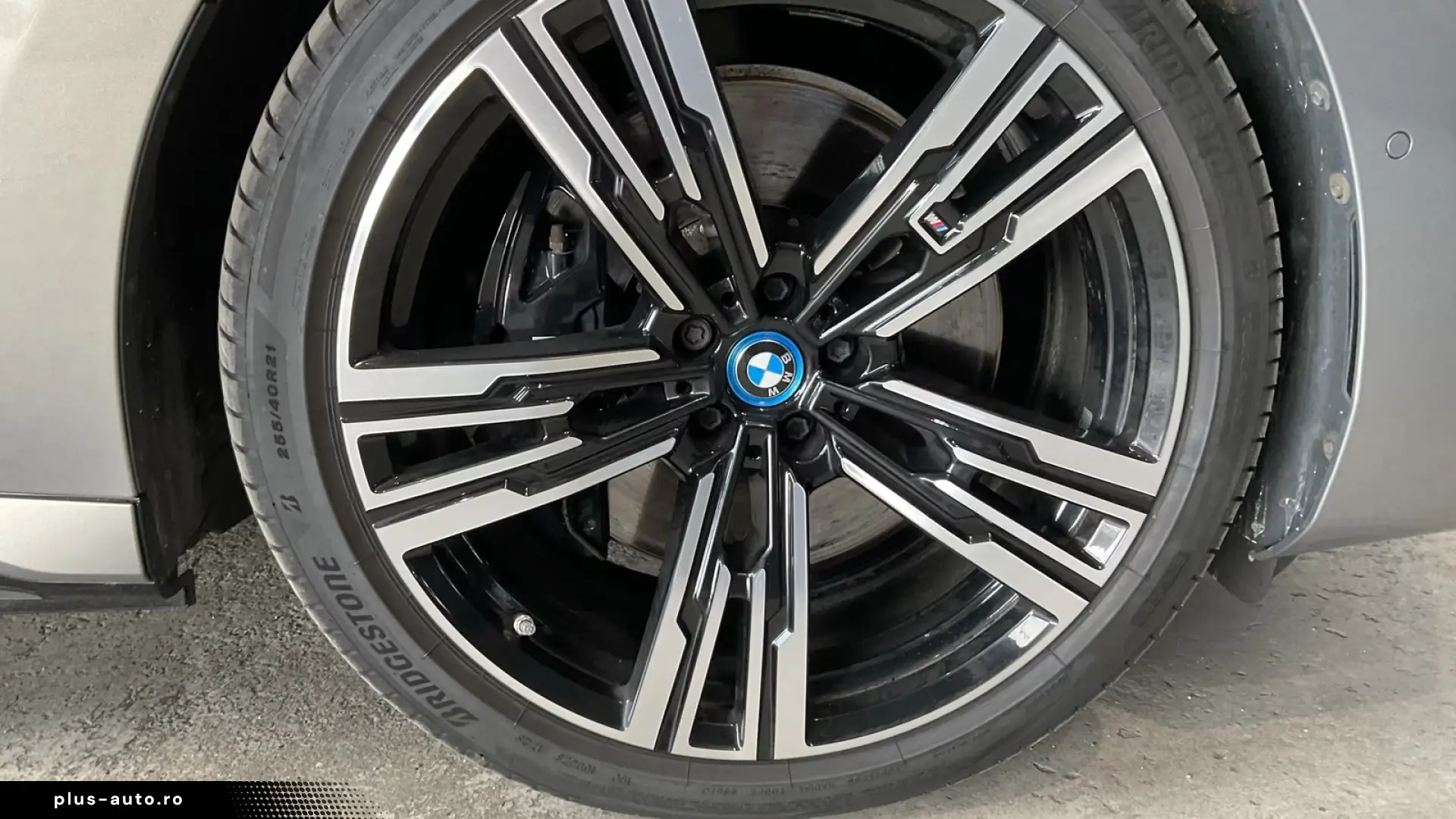 BMW i7 xDrive60  Autom Doors  Bowers&Wilkins   TV