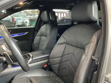 BMW i7 xDrive60  Autom Doors  Bowers&Wilkins   TV