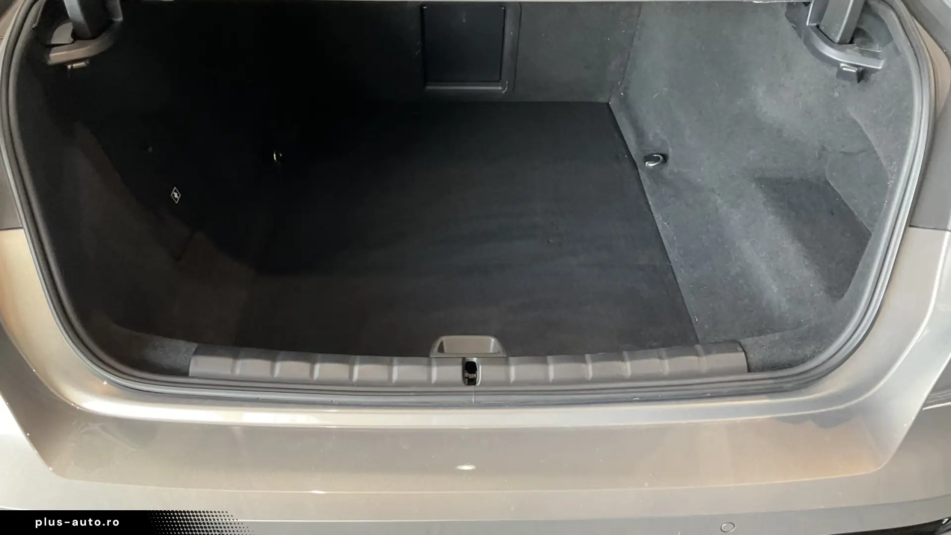 BMW i7 xDrive60  Autom Doors  Bowers&Wilkins   TV