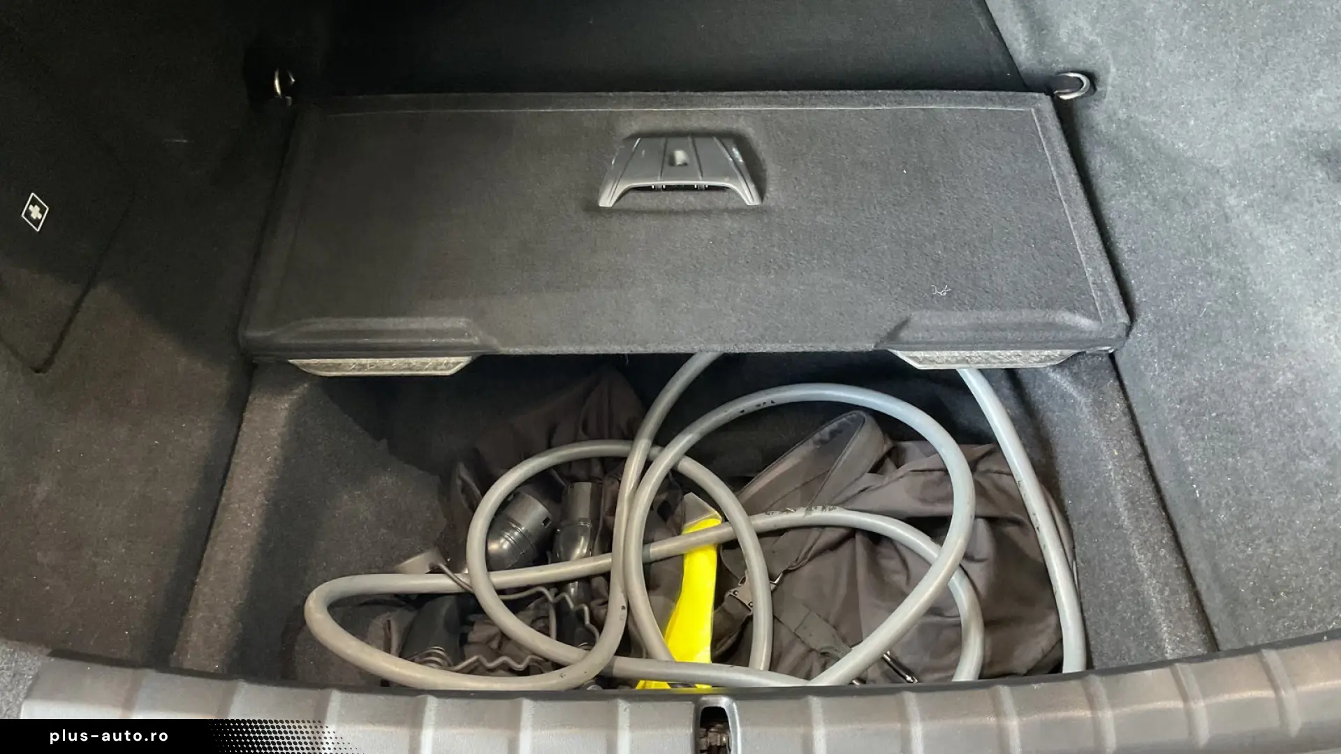 BMW i7 xDrive60  Autom Doors  Bowers&Wilkins   TV