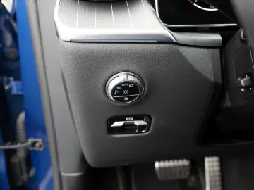 MERCEDES-BENZ GLC 300 de 4M Coupé AMG-Sport Technik Pano AHK