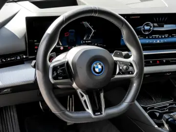 BMW 530e M SPORT PRO PANO HuD DA PROF H K 360