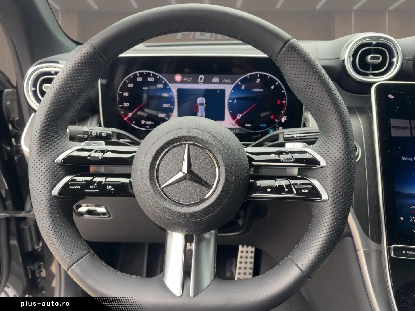 MERCEDES-BENZ GLC 300 d AMGPLUS PANO HUD AHK BUR.