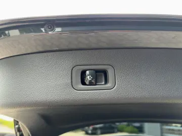 MERCEDES-BENZ GLC 300 d AMGPLUS PANO HUD AHK BUR.